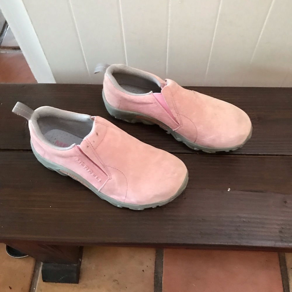 Footwear - Picture 5 of 8